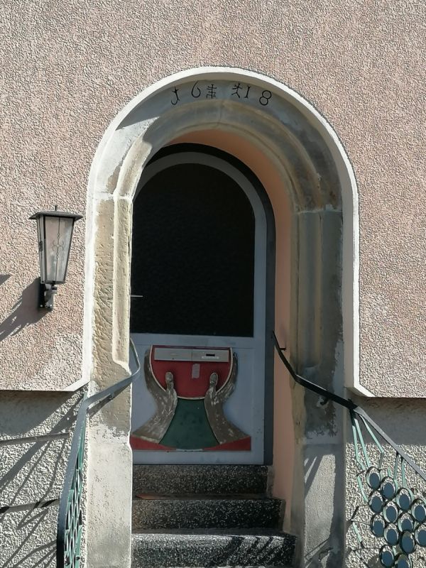 Torbogen des ersten Willsbacher Amtshauses in der Mühlstraße (erbaut 1618) Torbogen des ersten Willsbacher Amtshauses in der Mühlstraße (erbaut 1618)
